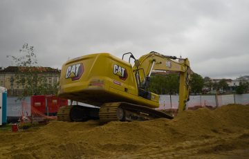 Avesco Rent prisideda prie Upės gatvės rekonstrukcijos Vilniuje CAT 320