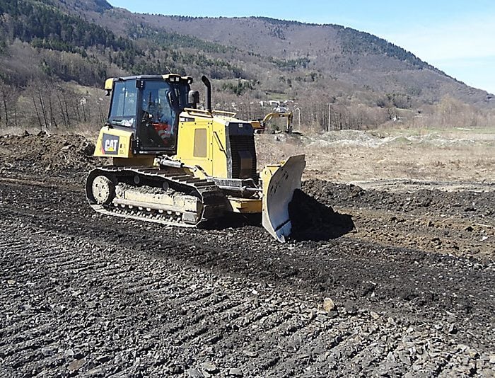 Track type tractor CAT D6K / D4 LGP earthmoving work