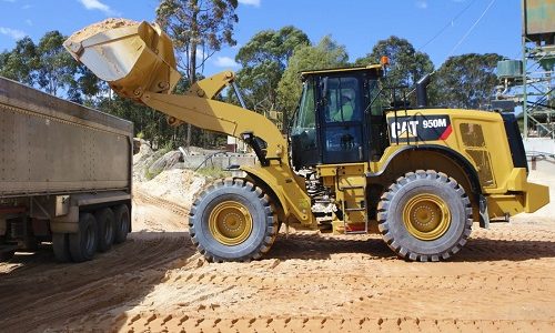 Medium wheel loaders 950M dumping dirt